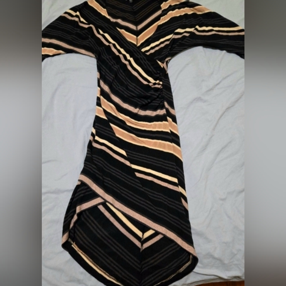 BEBE NWOT SMALL Glittery, striped, deep V neck, sexy dress. GREAT WITH HEEL BOOT
